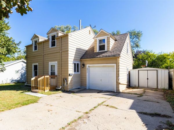 4017 68th Street, Urbandale, IA 50322