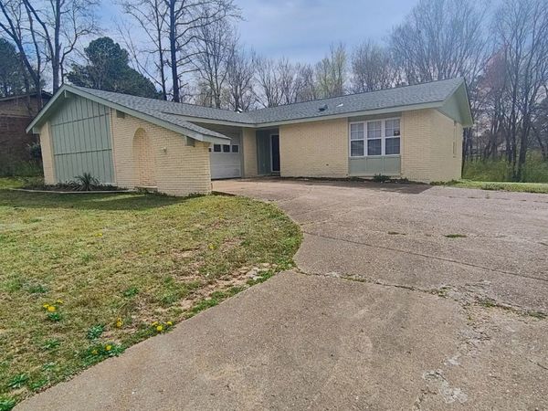 52 Eagle Cv, Jackson, TN 38305