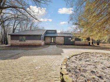 8270 McClements Road, Brighton, MI 48114