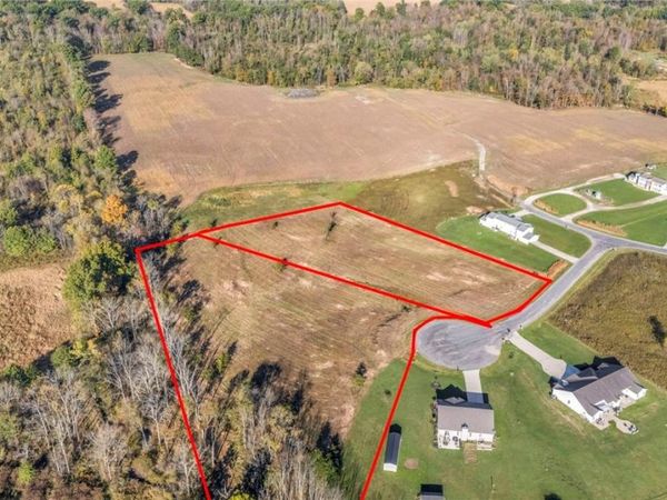 3207 Prairie Circle, Diamond, OH 44412