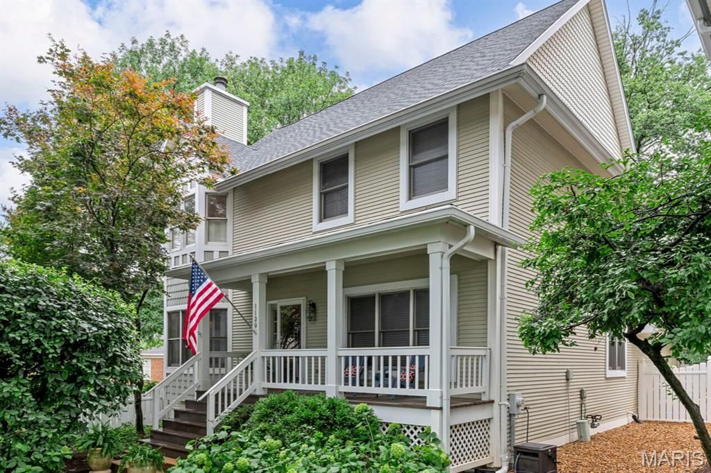 1139 Hawken Place, Webster Groves, MO 63119 Main Photo