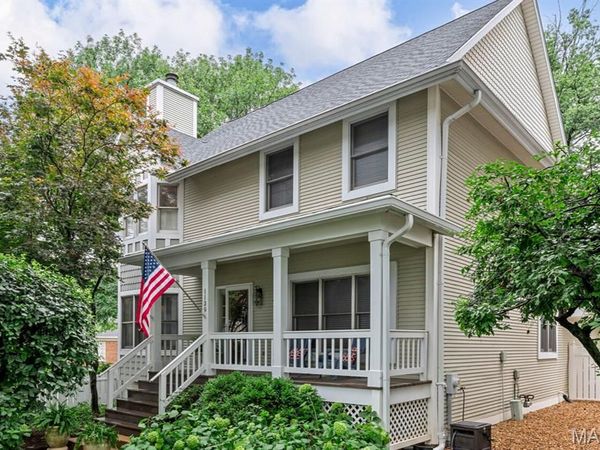 1139 Hawken Place, Webster Groves, MO 63119