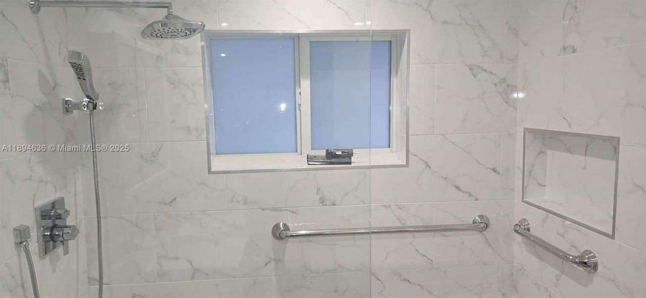 7160 W 10th Ave, Hialeah, FL 33014 Photo