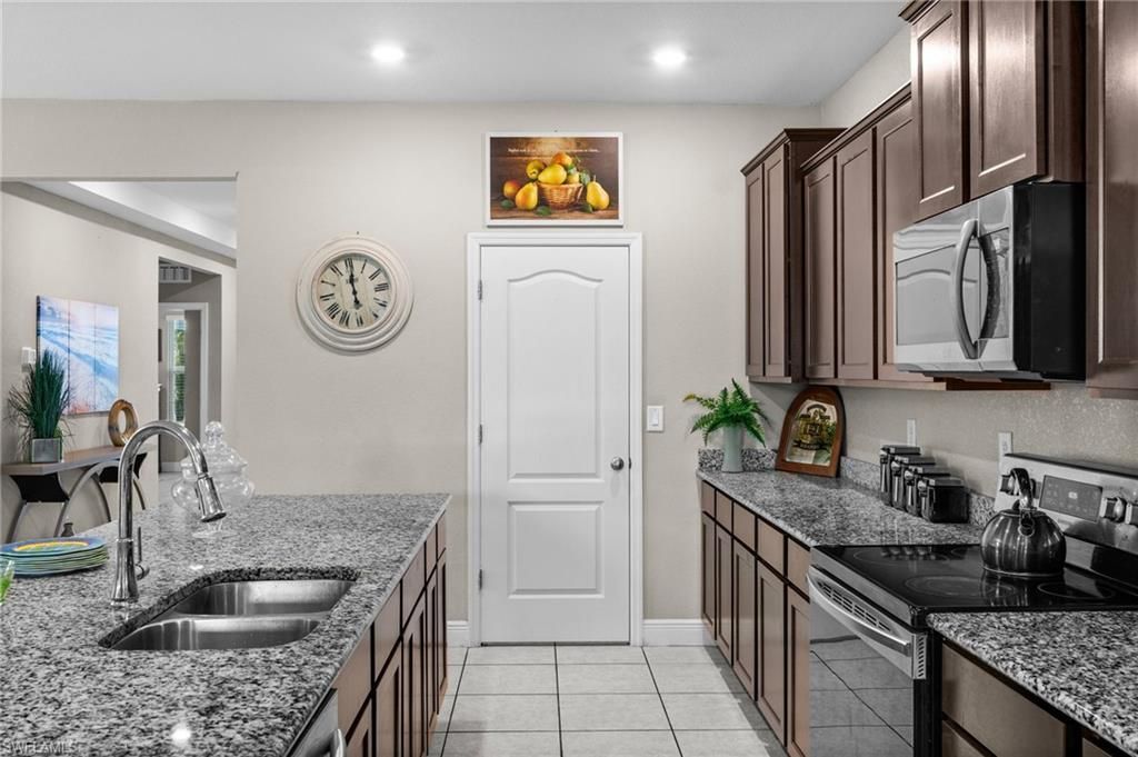 4317 SW 16th Pl, Cape Coral, FL 33914 Photo