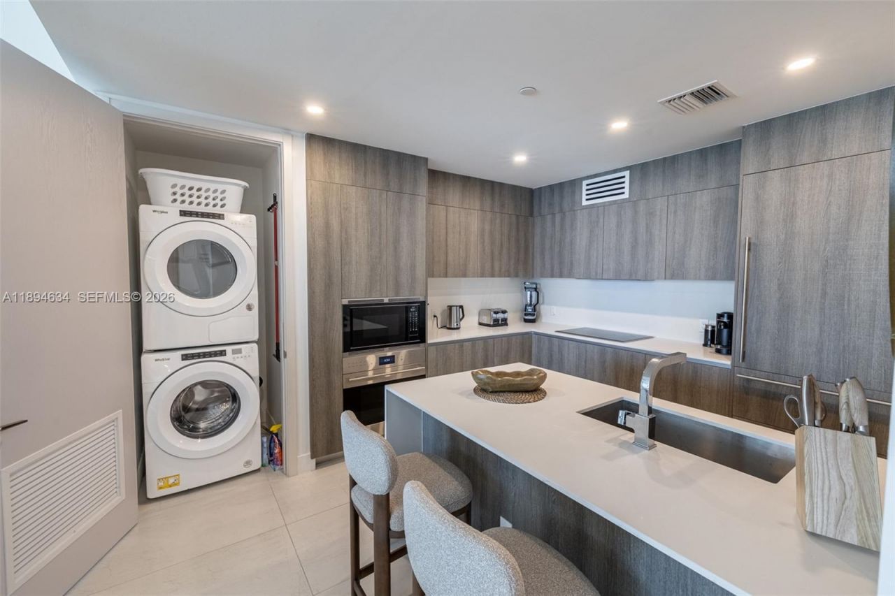 17550 Collins Ave, Unit 703, Sunny Isles Beach, FL 33160 Photo