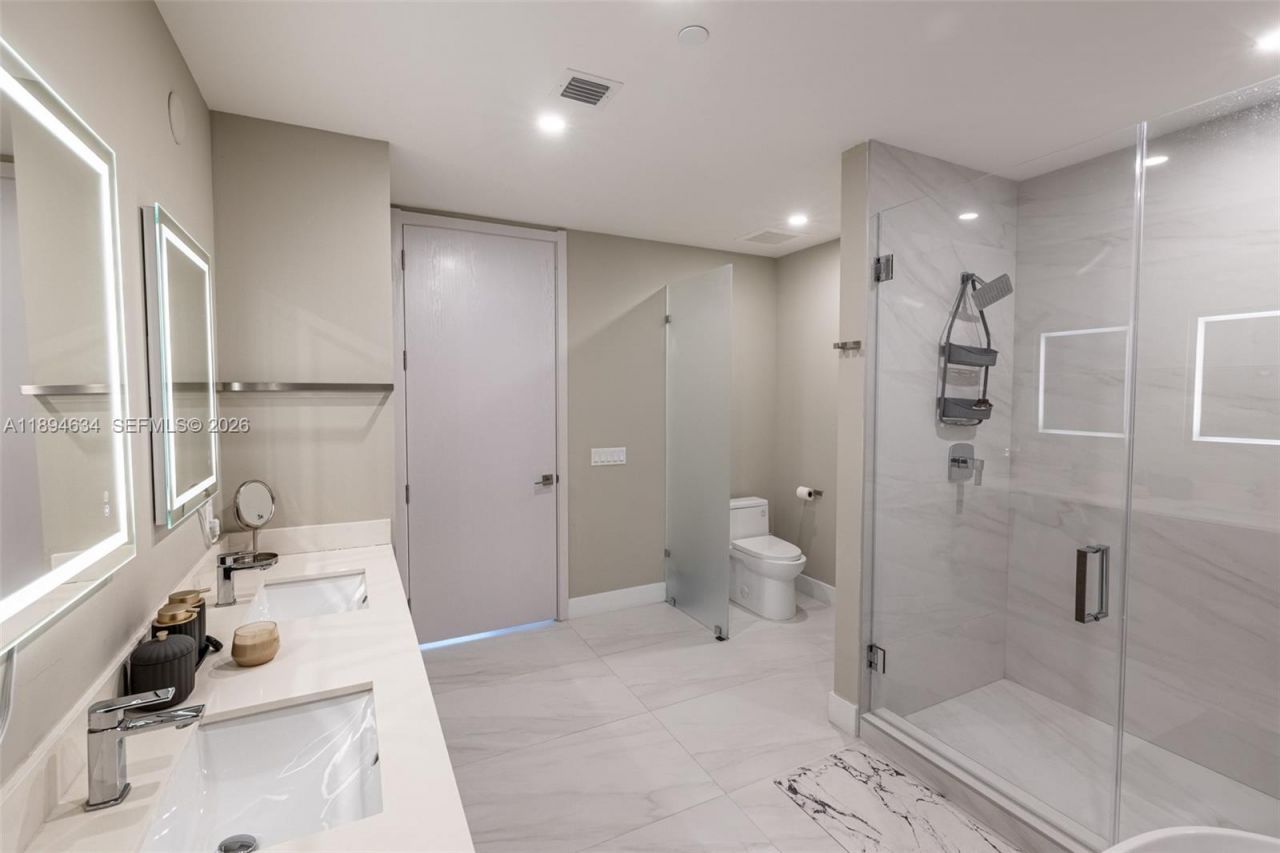 17550 Collins Ave, Unit 703, Sunny Isles Beach, FL 33160 Photo