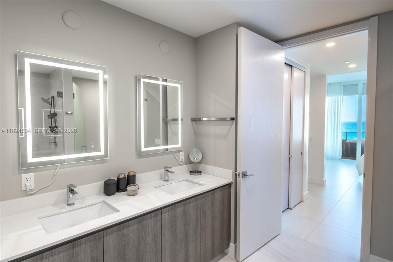 17550 Collins Ave, Unit 703, Sunny Isles Beach, FL 33160 Photo