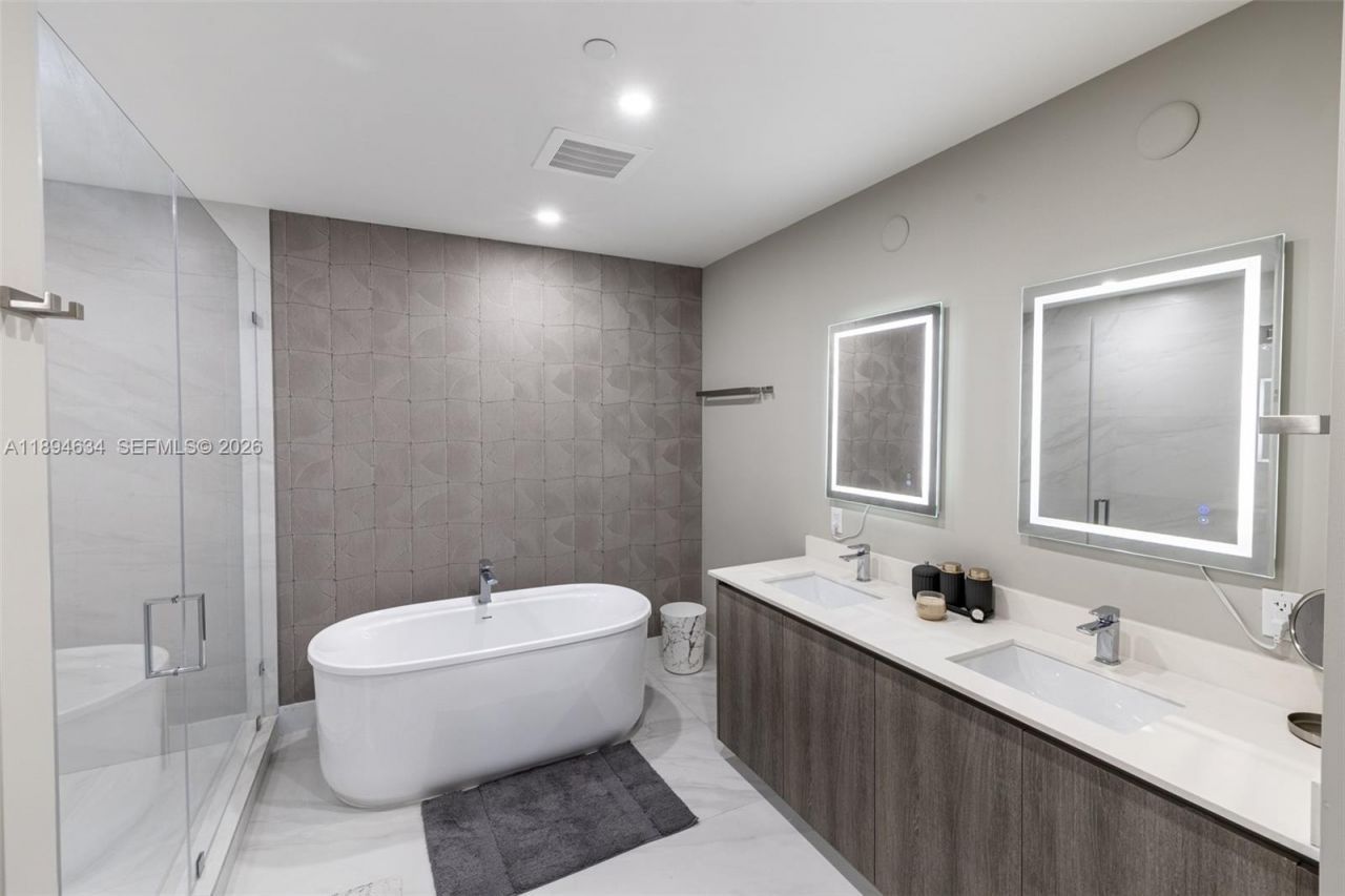 17550 Collins Ave, Unit 703, Sunny Isles Beach, FL 33160 Photo