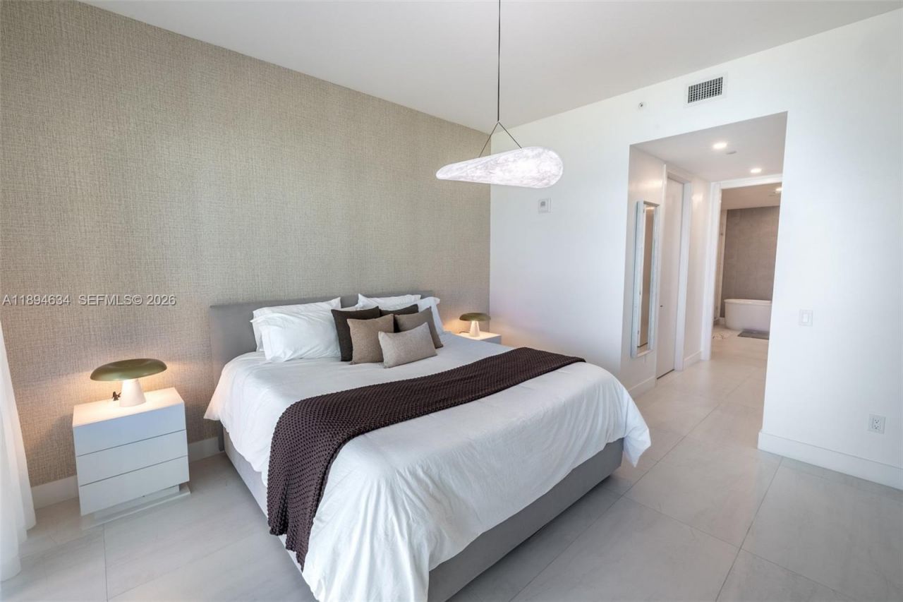 17550 Collins Ave, Unit 703, Sunny Isles Beach, FL 33160 Photo
