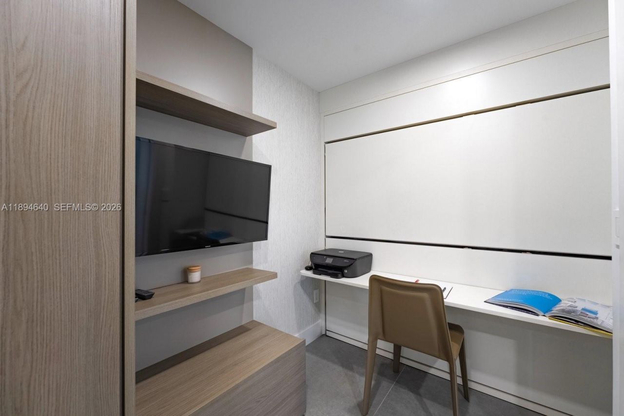 1000 Venetian Way, Unit 1006, Miami, FL 33139 Photo