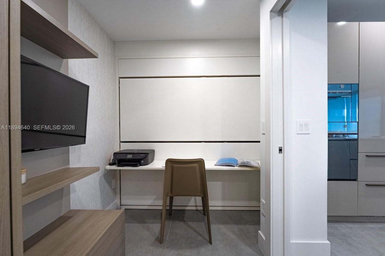 1000 Venetian Way, Unit 1006, Miami, FL 33139 Photo