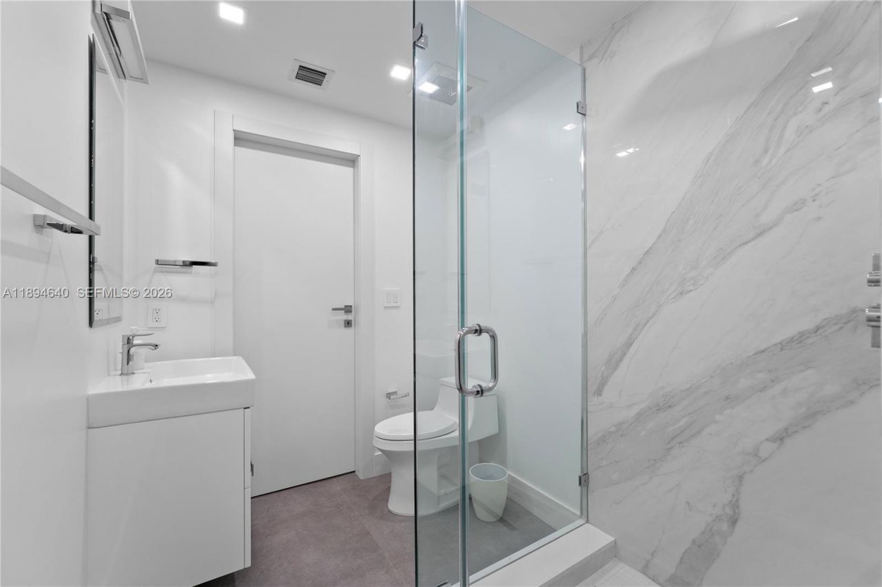 1000 Venetian Way, Unit 1006, Miami, FL 33139 Photo