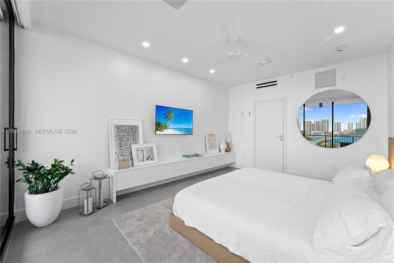 1000 Venetian Way, Unit 1006, Miami, FL 33139 Photo