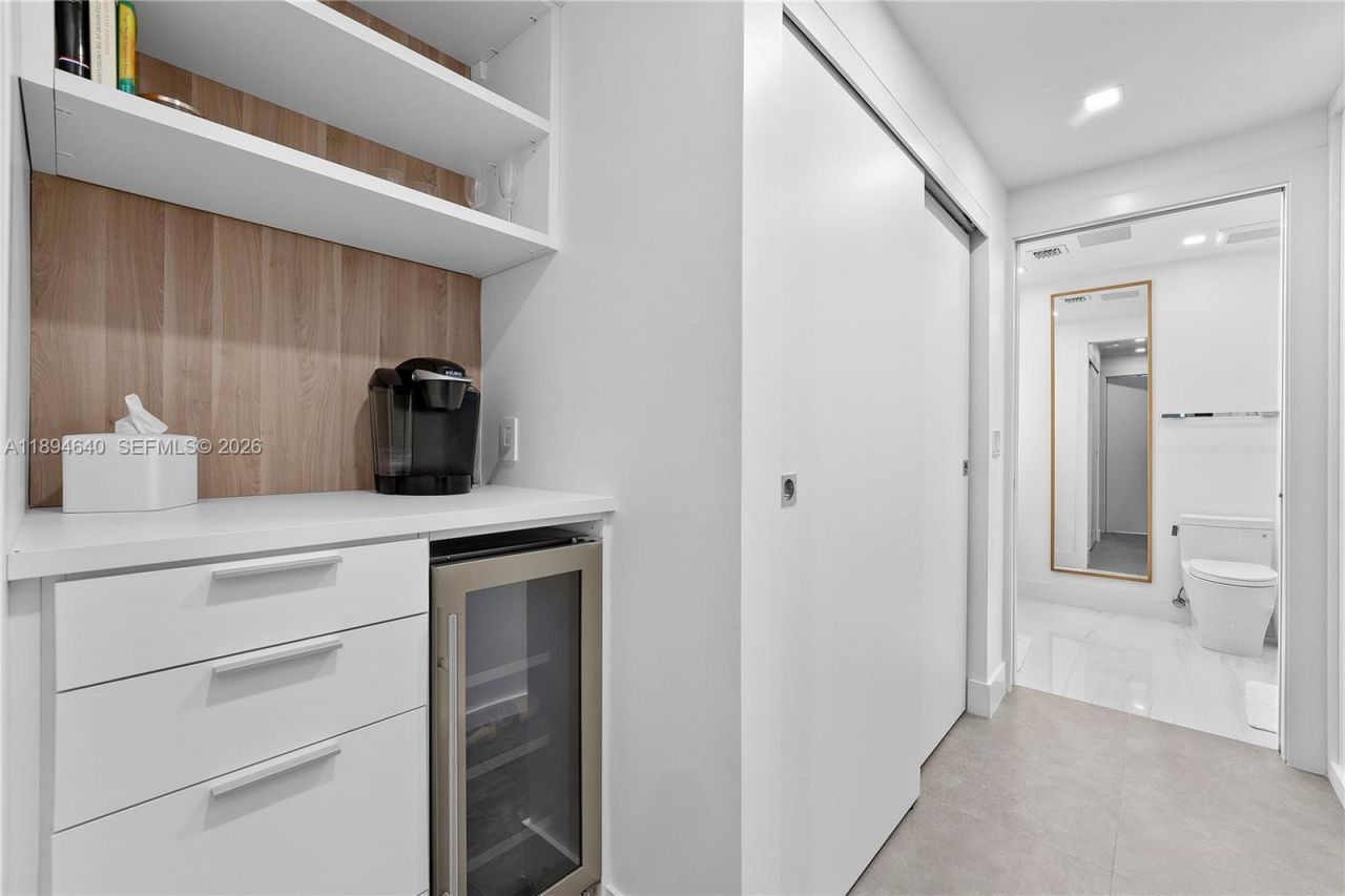 1000 Venetian Way, Unit 1006, Miami, FL 33139 Photo