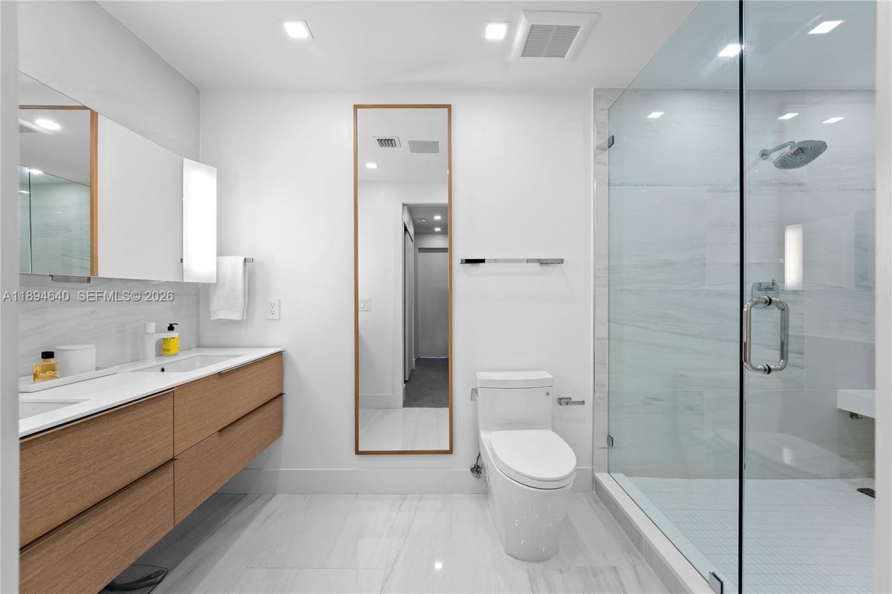 1000 Venetian Way, Unit 1006, Miami, FL 33139 Photo