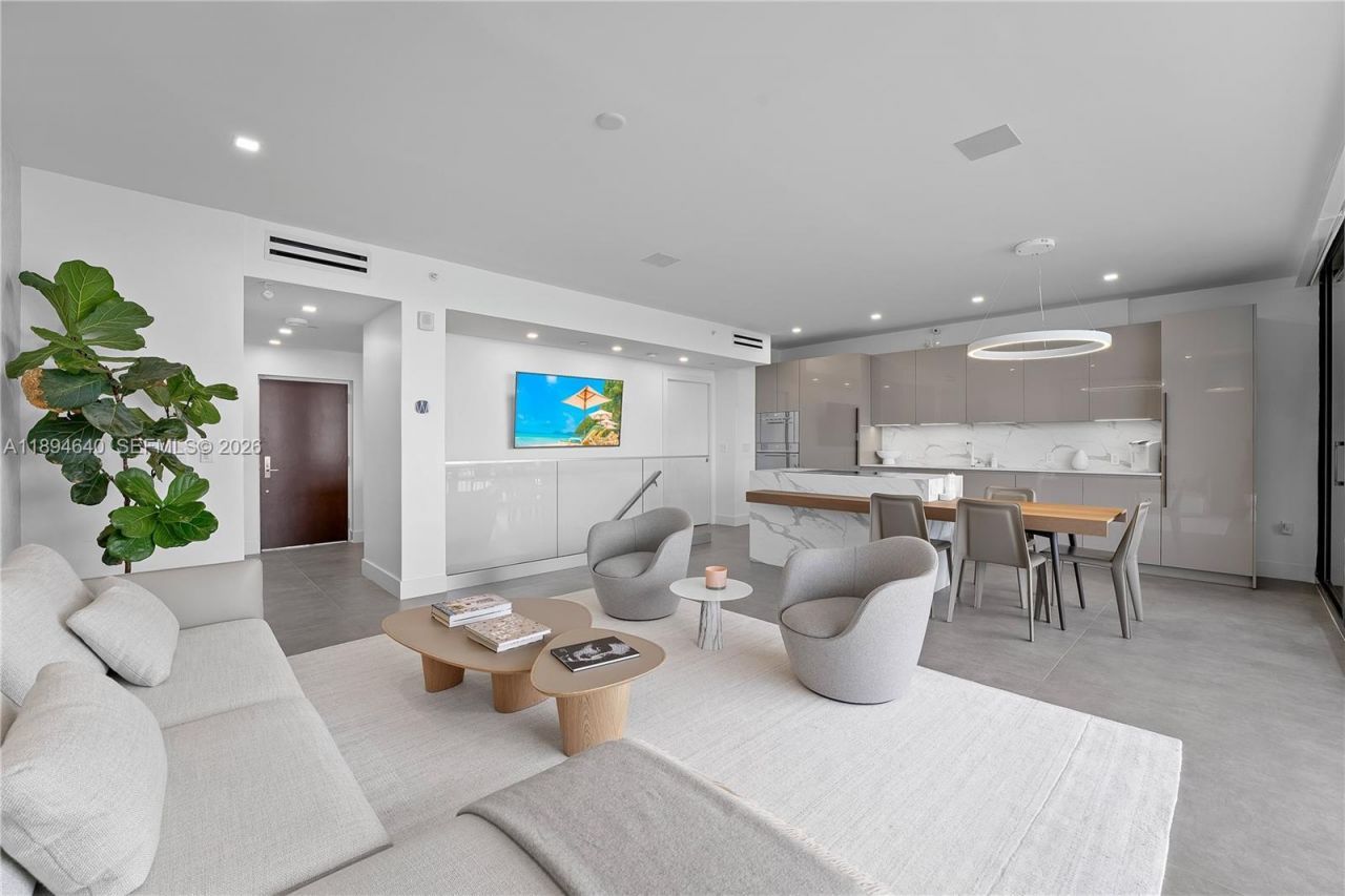 1000 Venetian Way, Unit 1006, Miami, FL 33139 Photo