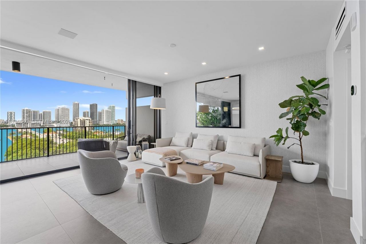 1000 Venetian Way, Unit 1006, Miami, FL 33139 Photo