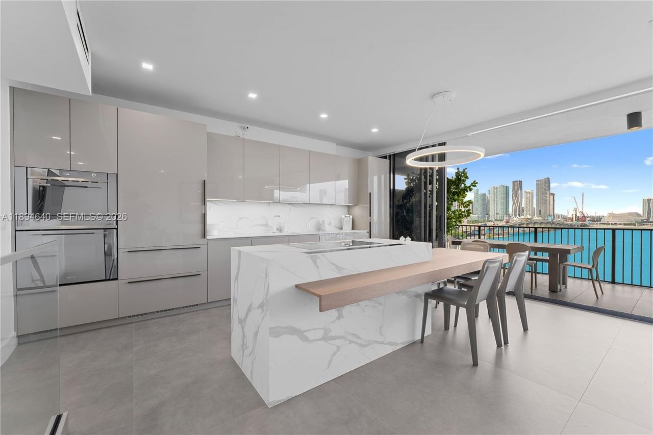 1000 Venetian Way, Unit 1006, Miami, FL 33139 Photo