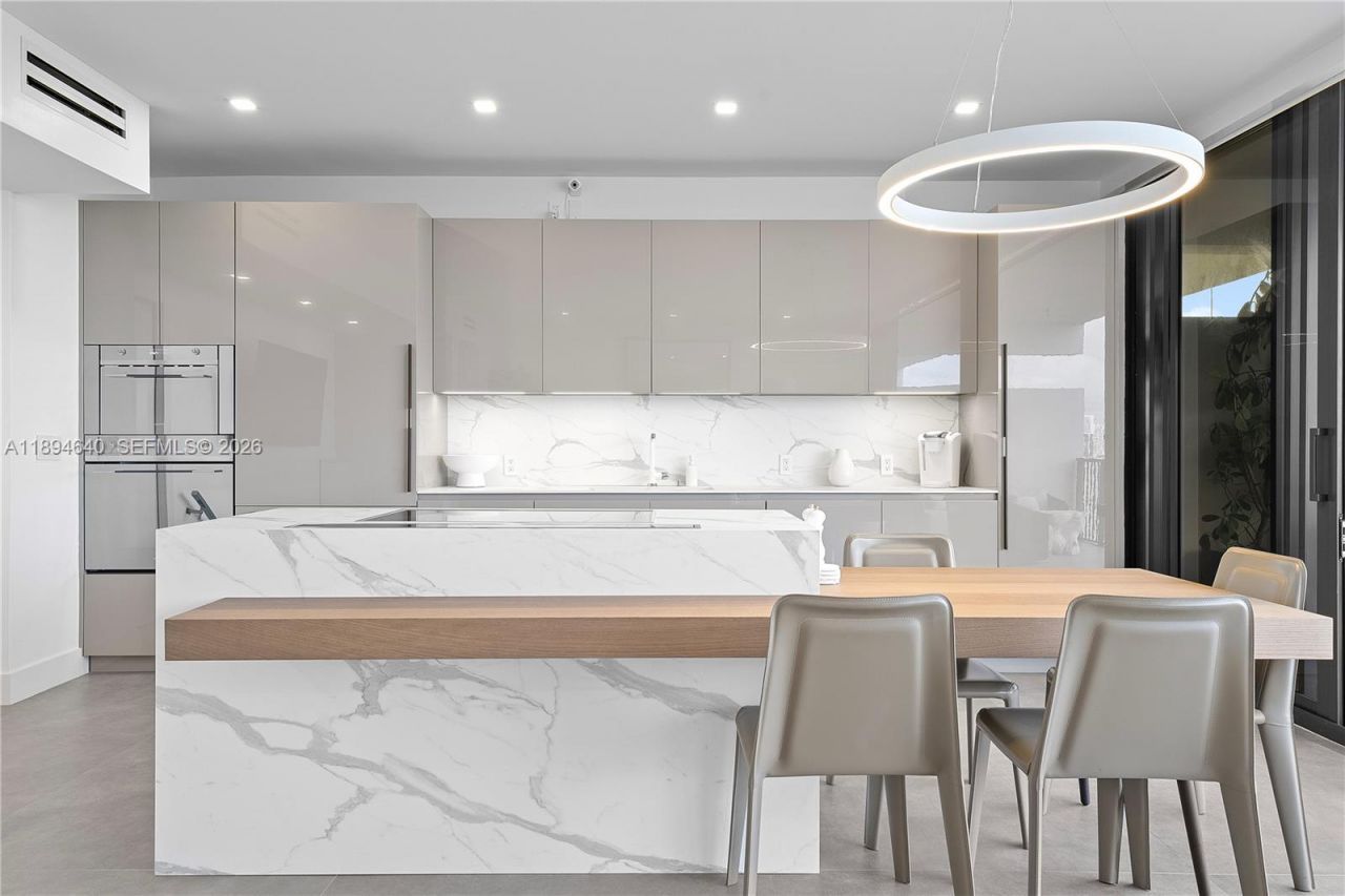 1000 Venetian Way, Unit 1006, Miami, FL 33139 Photo