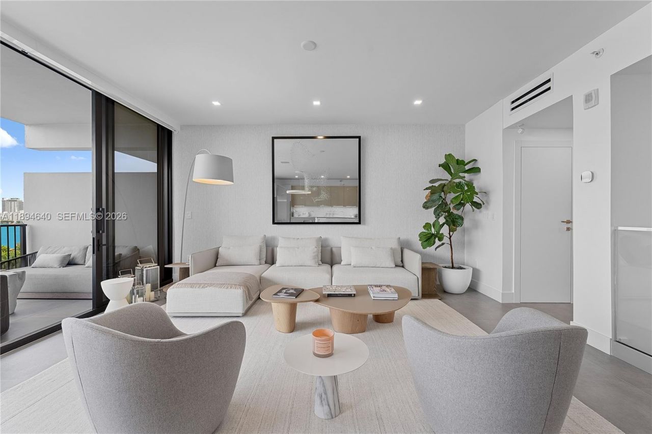 1000 Venetian Way, Unit 1006, Miami, FL 33139 Photo