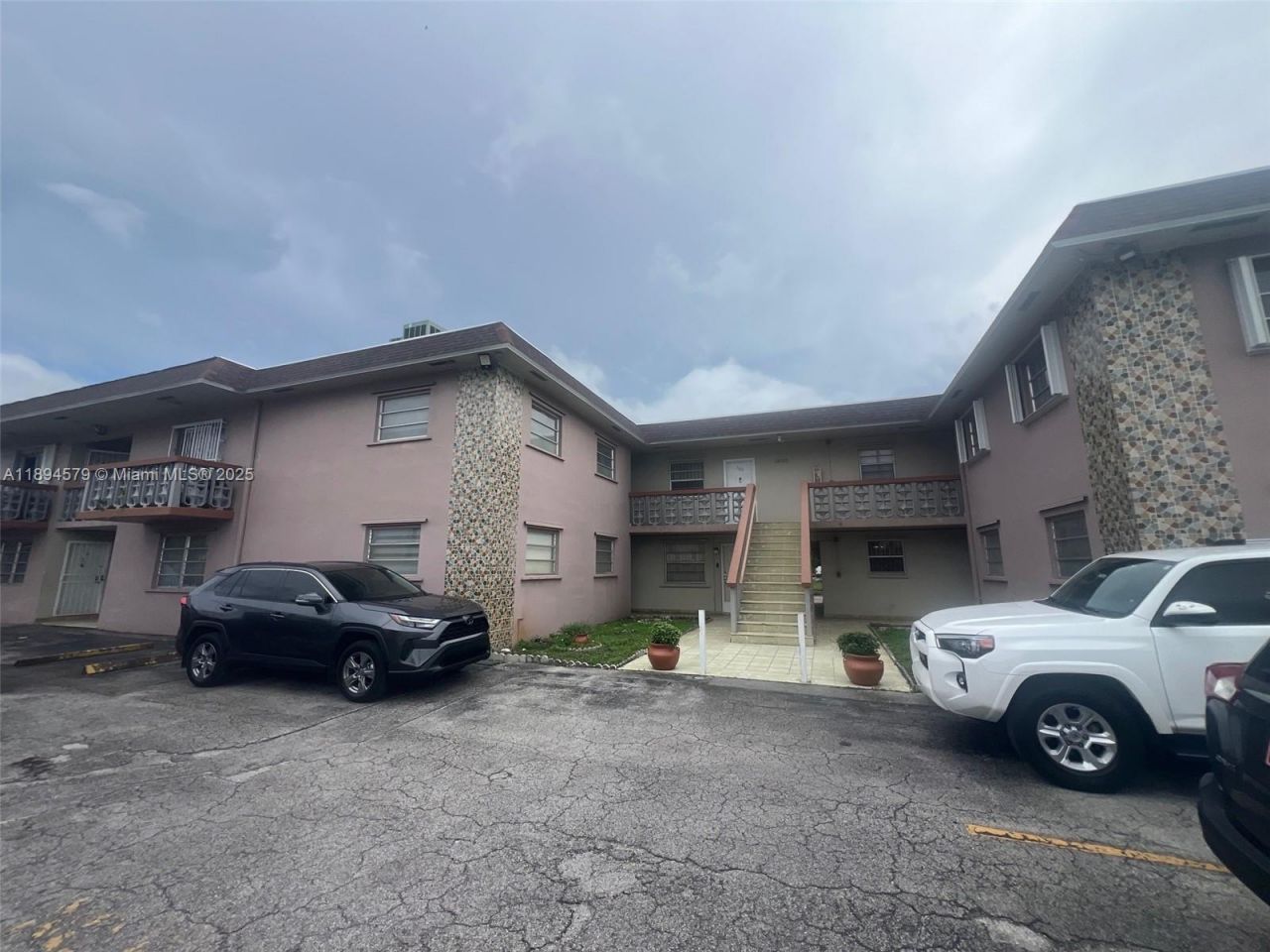 1250 W 26th Pl, Unit 208, Hialeah, FL 33010 Photo