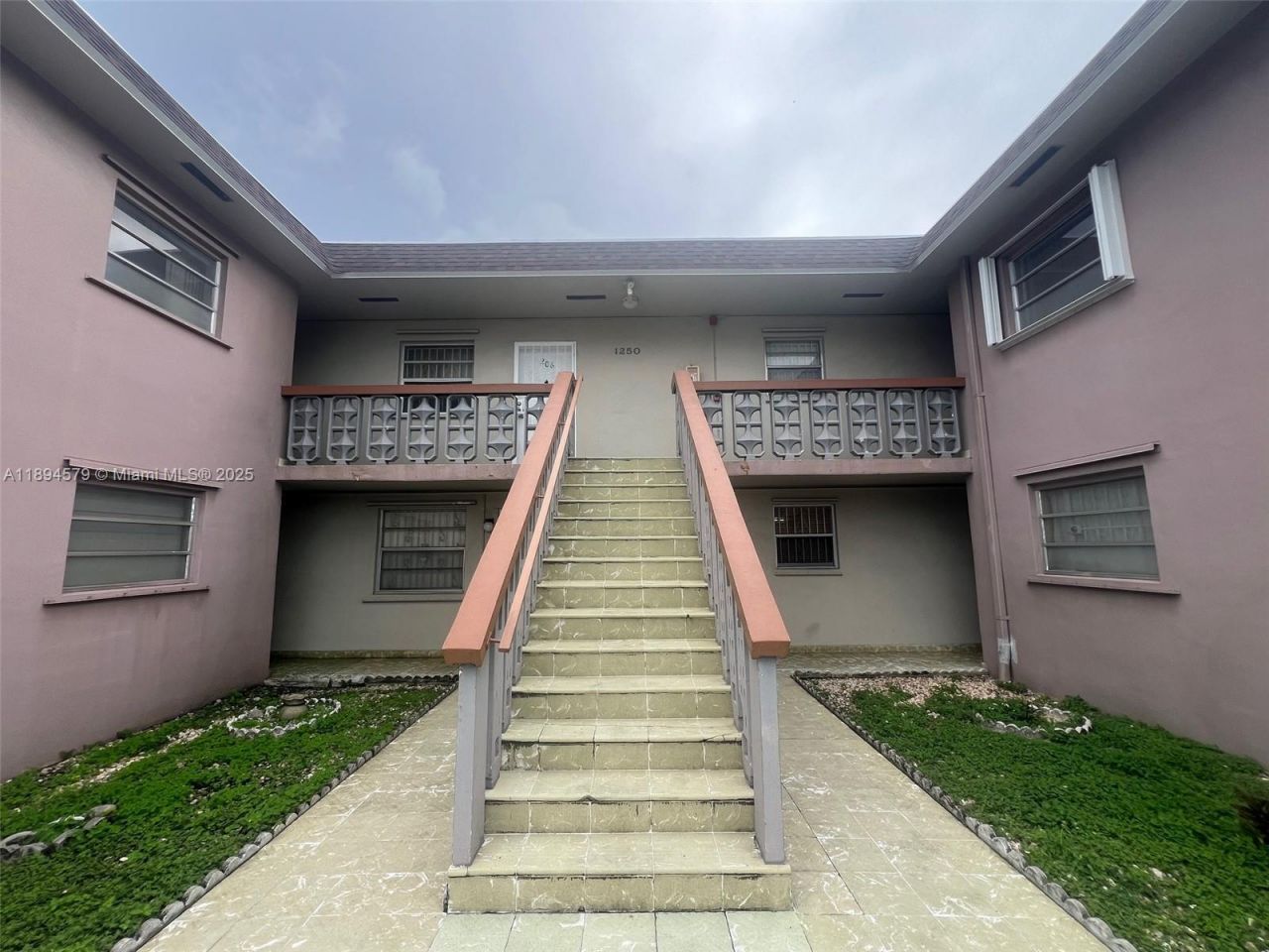 1250 W 26th Pl, Unit 208, Hialeah, FL 33010 Photo