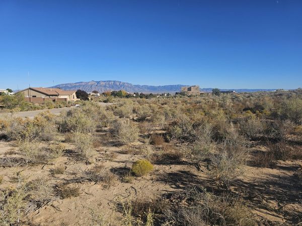 305 Aldaba Circle NE, Rio Rancho, NM 87124