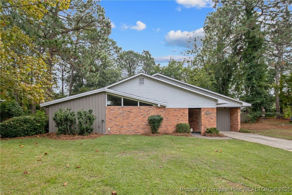 2621 Elmhurst Drive, Fayetteville, NC 28304 Main Photo