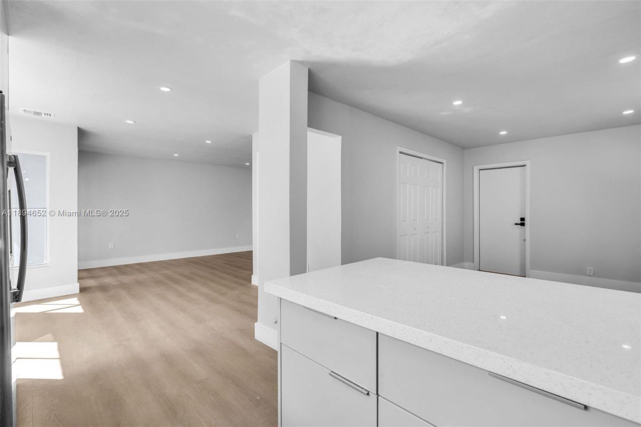 191 NW 85th Pl, Miami, FL 33126 Photo