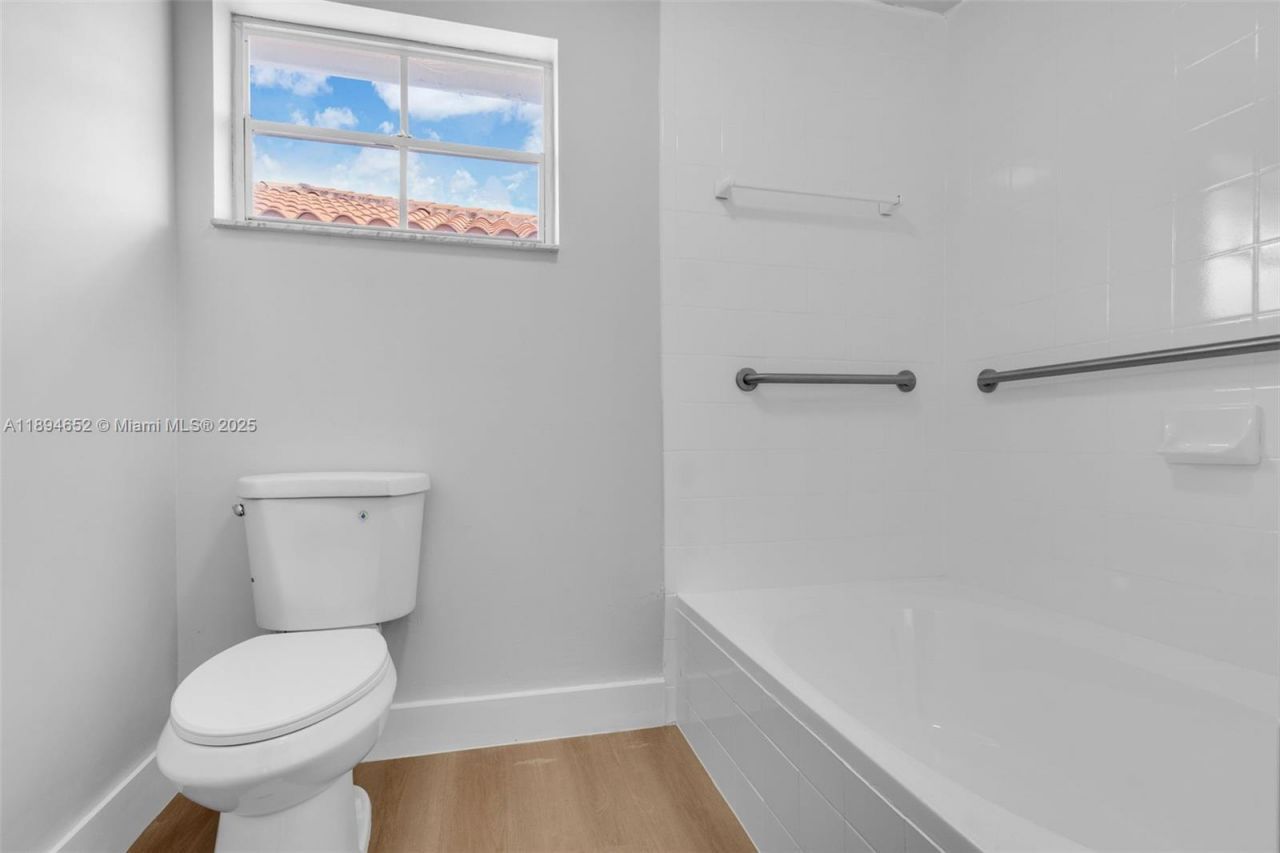 191 NW 85th Pl, Miami, FL 33126 Photo