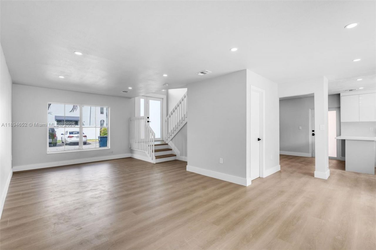 191 NW 85th Pl, Miami, FL 33126 Photo