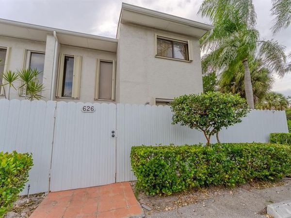 626 NE 195th St, Unit 626, Miami, FL 33179