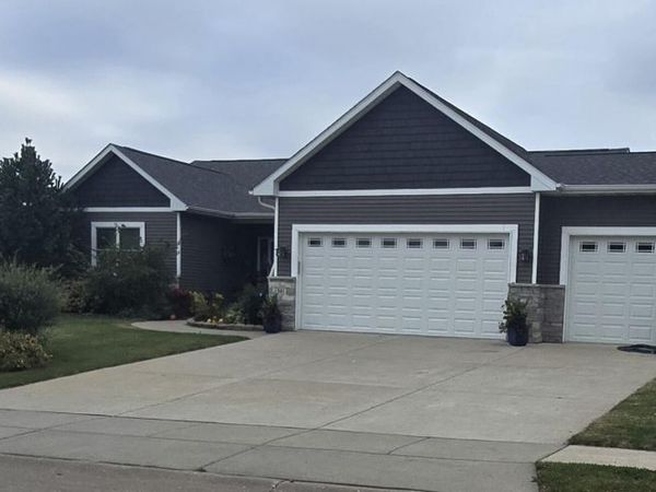501 PRAIRIE MEADOW DR, Blue Grass, IA 52726