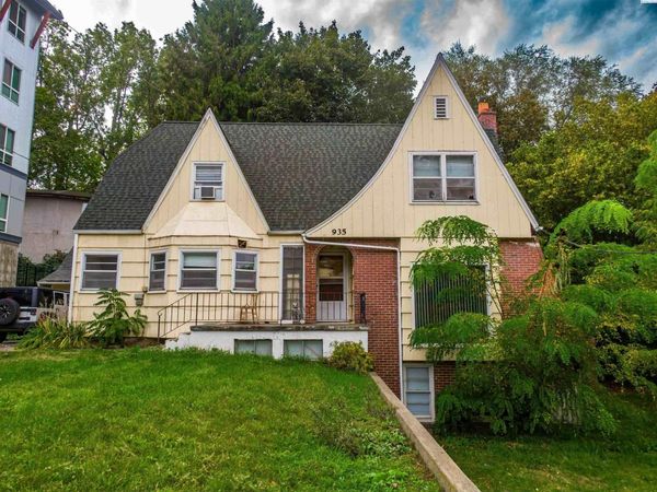 935 NE C Street, Pullman, WA 99163