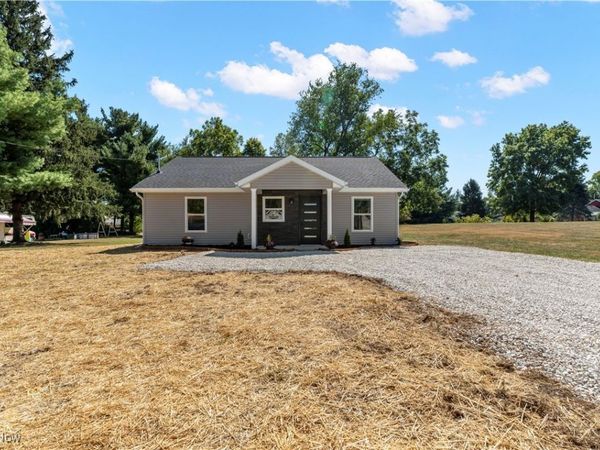 8440 Mapleford Street SW, Navarre, OH 44662