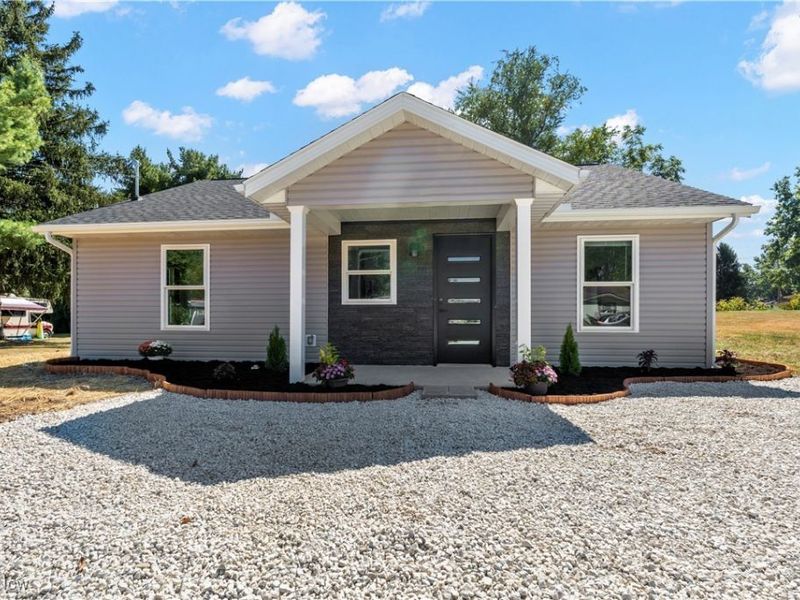 8440 Mapleford Street SW, Navarre, OH 44662 Photo 2