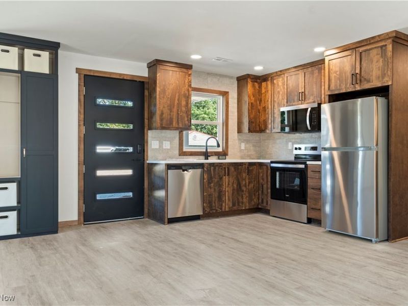 8440 Mapleford Street SW, Navarre, OH 44662 Photo 5