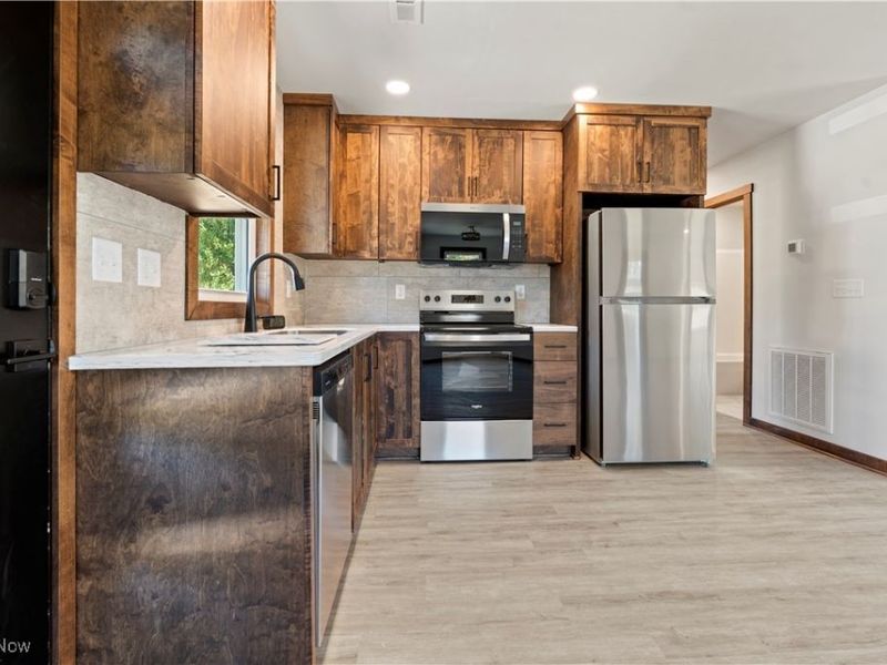 8440 Mapleford Street SW, Navarre, OH 44662 Photo 7