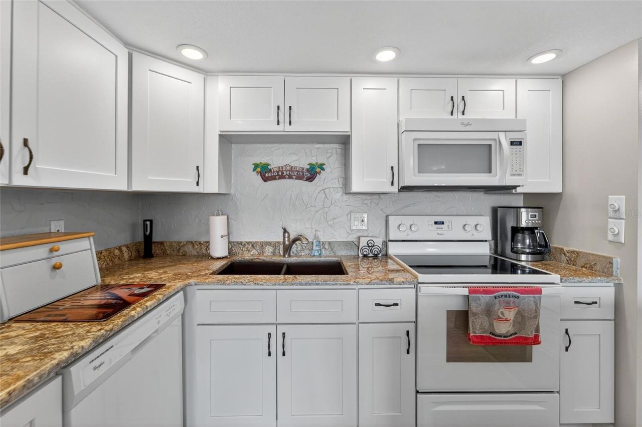 4900 Brittany Drive S, Unit 905, Saint Petersburg, FL 33715 Photo