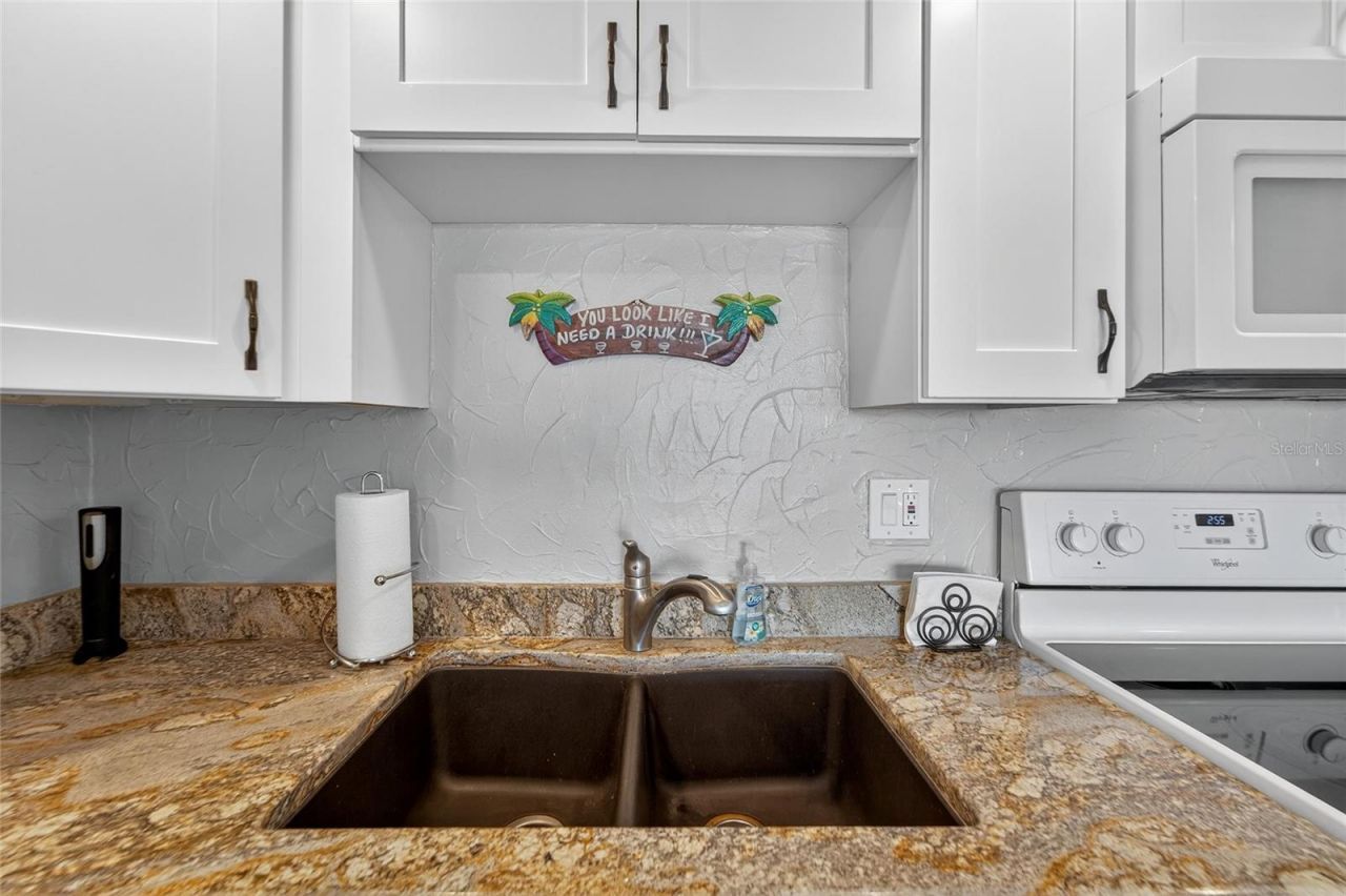 4900 Brittany Drive S, Unit 905, Saint Petersburg, FL 33715 Photo