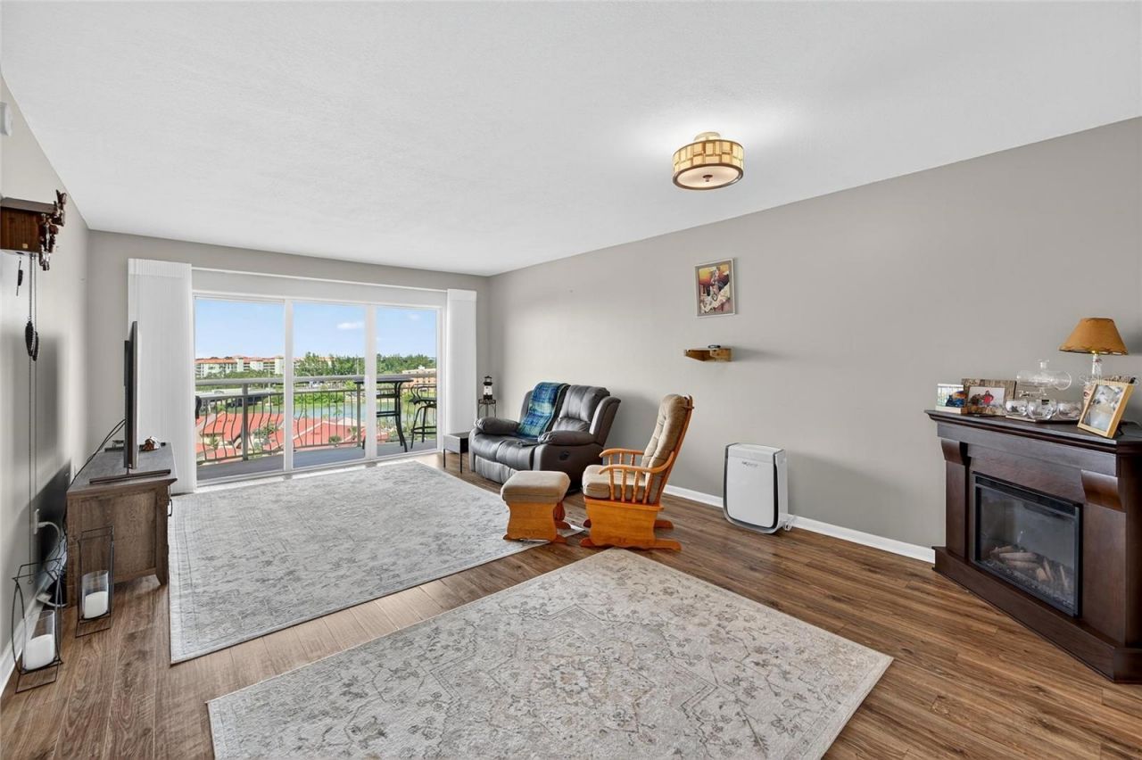 4900 Brittany Drive S, Unit 905, Saint Petersburg, FL 33715 Photo