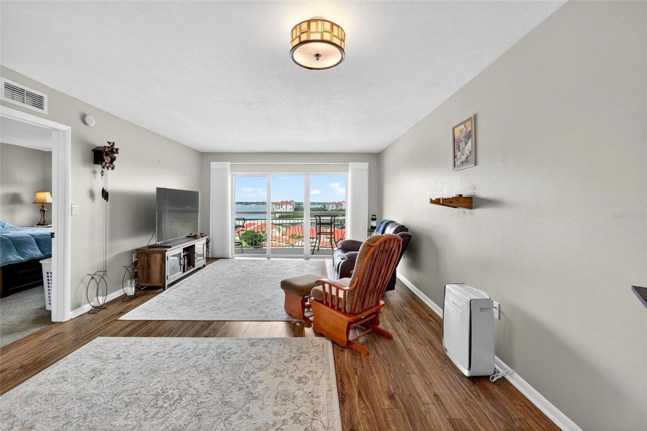 4900 Brittany Drive S, Unit 905, Saint Petersburg, FL 33715 Photo