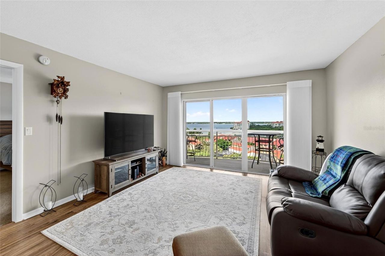 4900 Brittany Drive S, Unit 905, Saint Petersburg, FL 33715 Photo