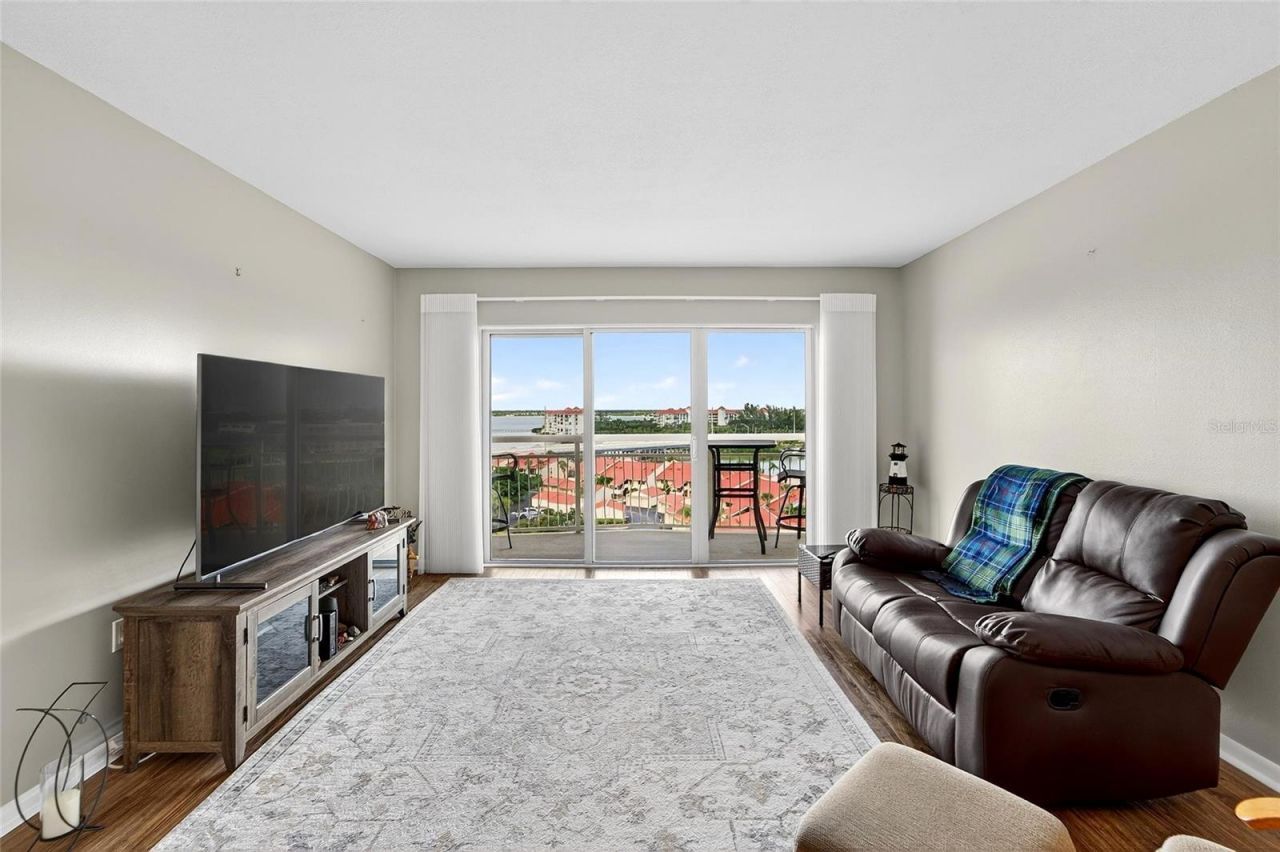 4900 Brittany Drive S, Unit 905, Saint Petersburg, FL 33715 Photo