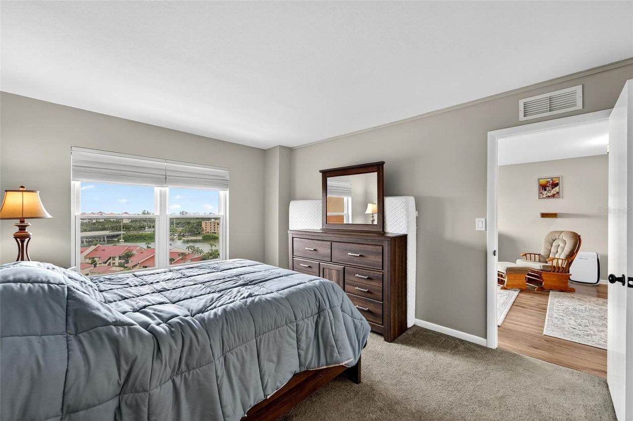 4900 Brittany Drive S, Unit 905, Saint Petersburg, FL 33715 Photo