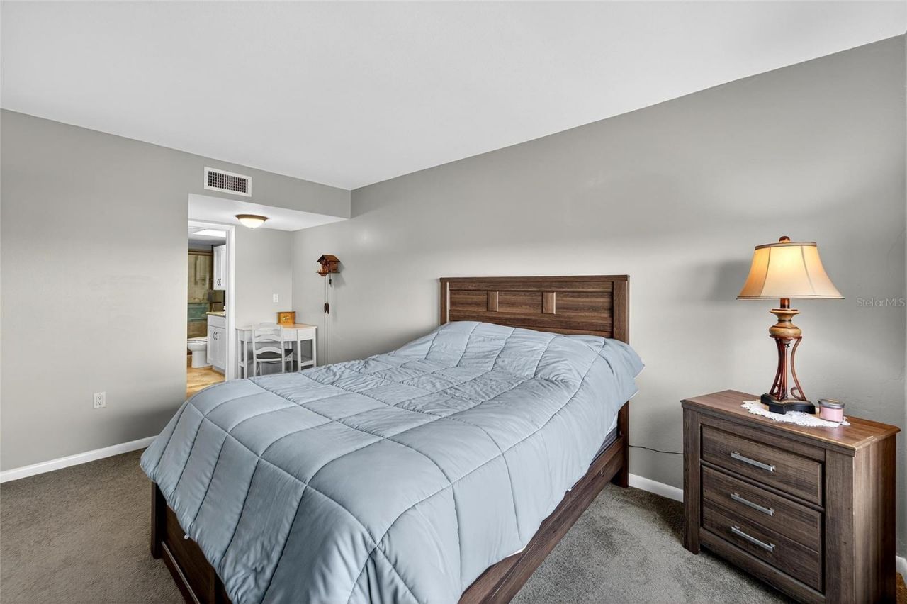 4900 Brittany Drive S, Unit 905, Saint Petersburg, FL 33715 Photo