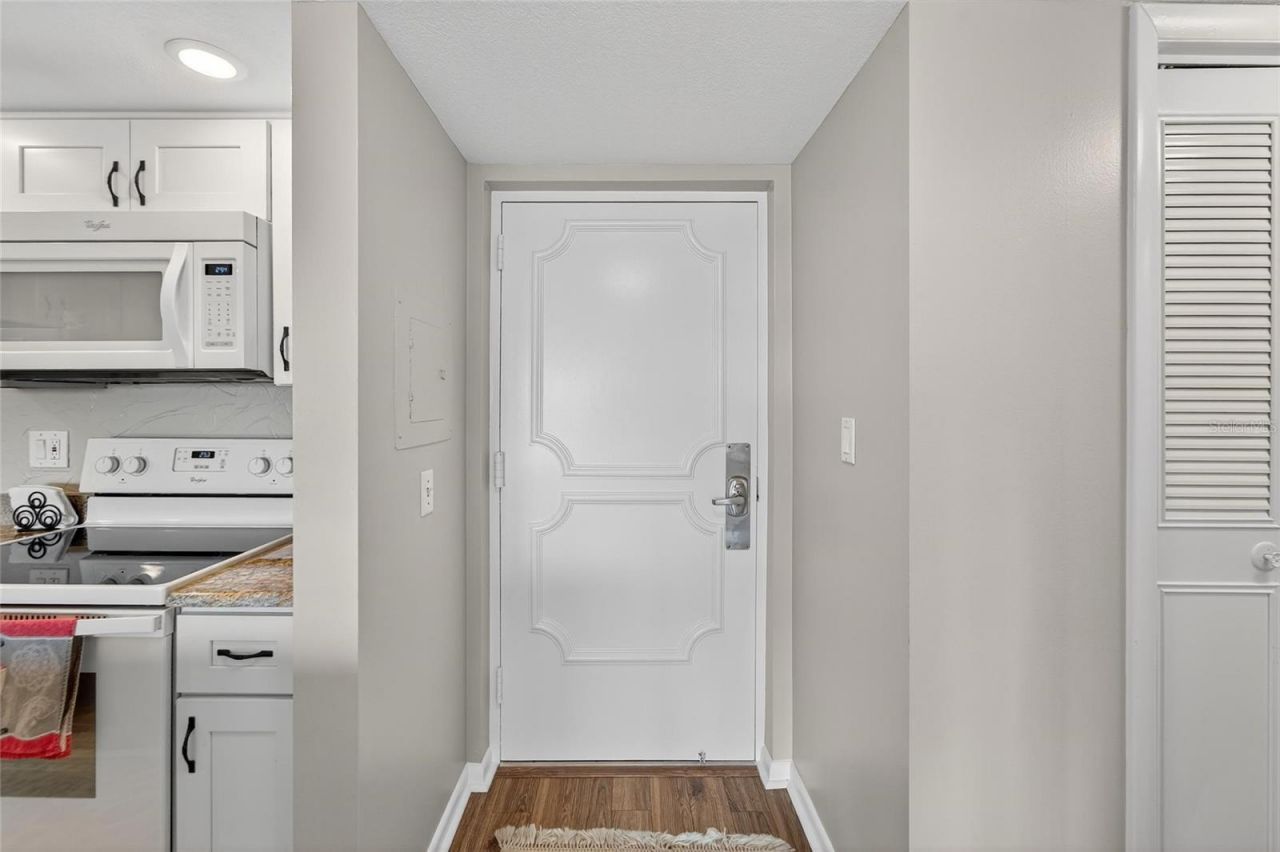 4900 Brittany Drive S, Unit 905, Saint Petersburg, FL 33715 Photo