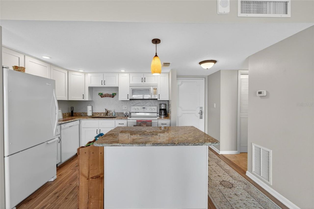 4900 Brittany Drive S, Unit 905, Saint Petersburg, FL 33715 Photo