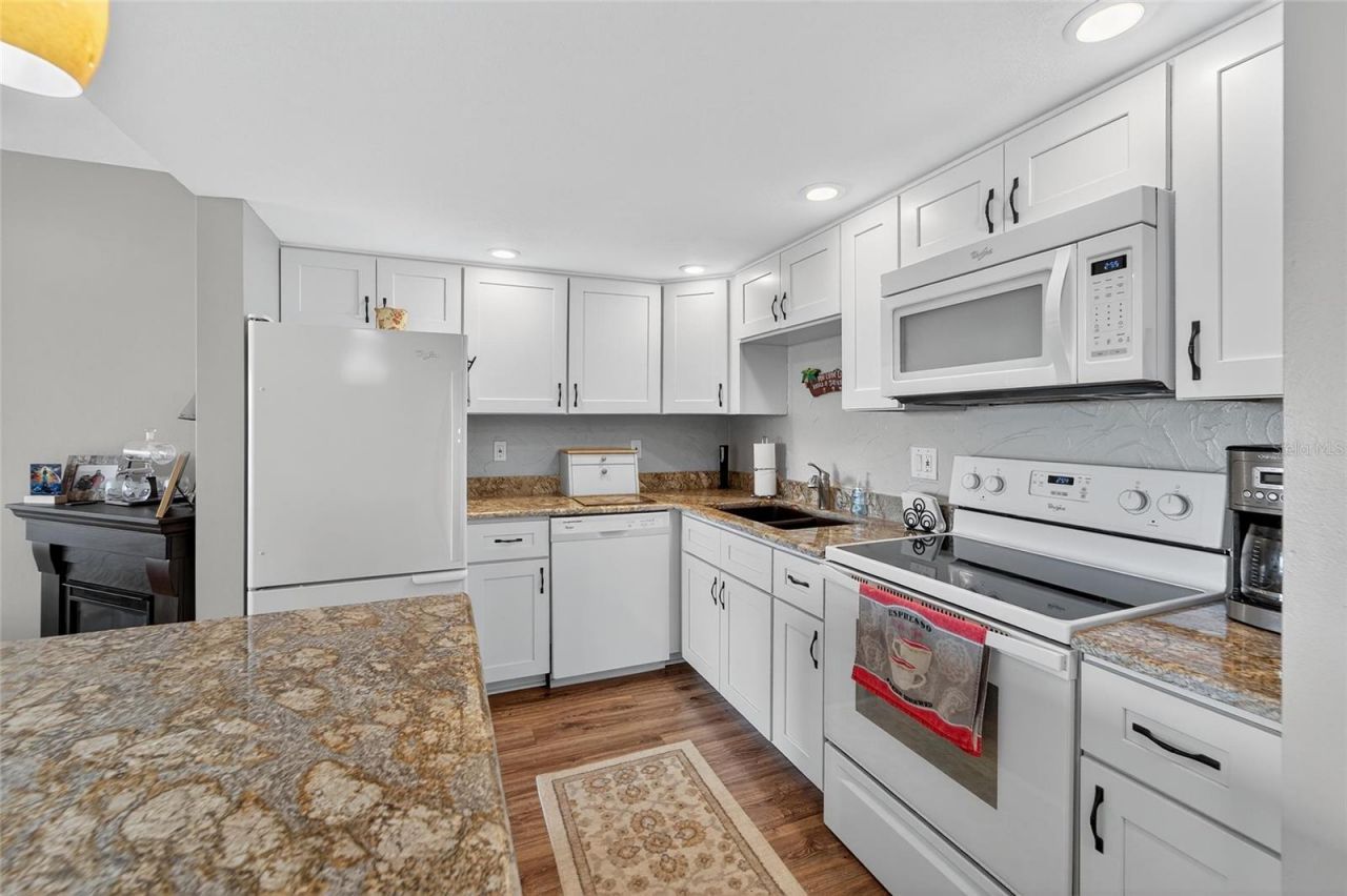 4900 Brittany Drive S, Unit 905, Saint Petersburg, FL 33715 Photo