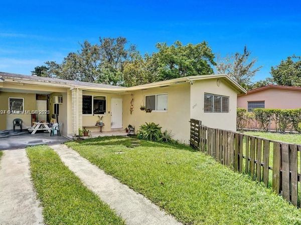 8347 E Dixie Hwy, Miami, FL 33138